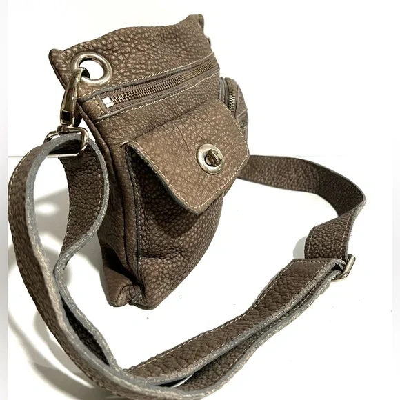 Roots Village Tribe Pebbled Leather Gray Taupe Crossbody Bag Canada π¨π¦ - Picture 3 of 12
